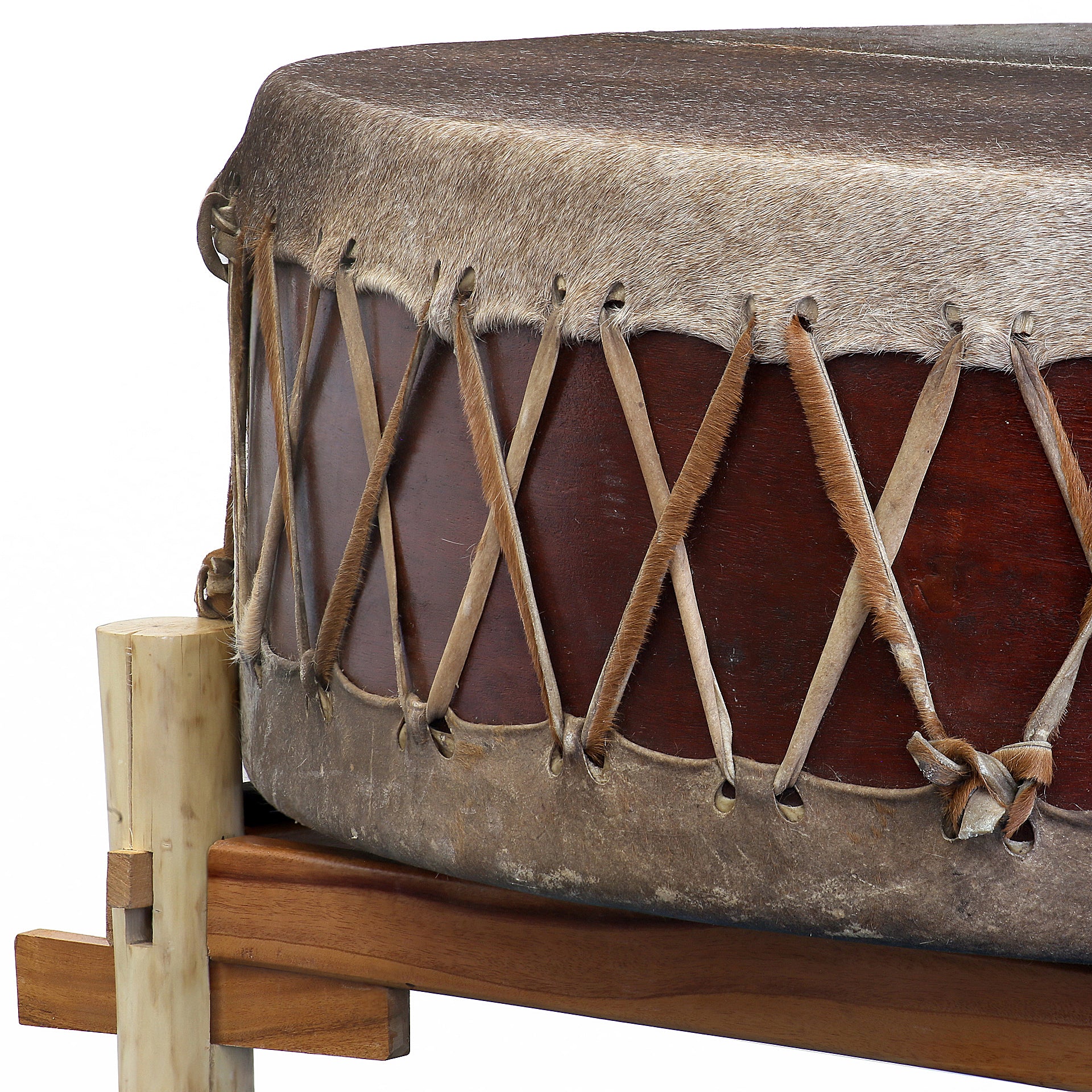 Mother Drum made from cowhide - ilustrasi alat musik yang terkait peran Kumi Kure sebagai ibu drummer di VIVANT side story